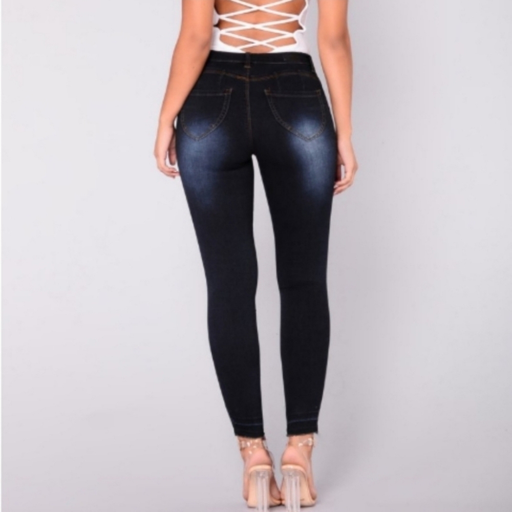 Fashion Nova Women's Midrise Dark Blue Released Hem Skinny Jeans Size 1